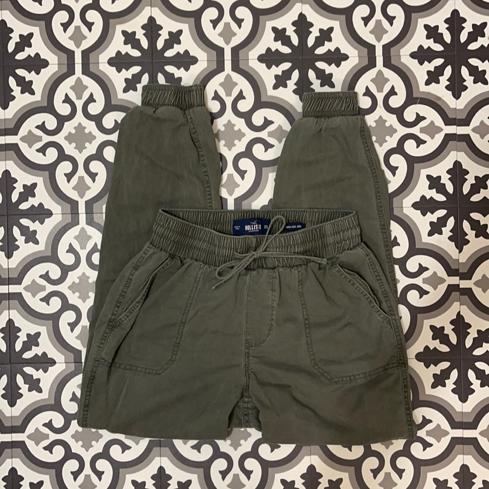 Hollister joggers